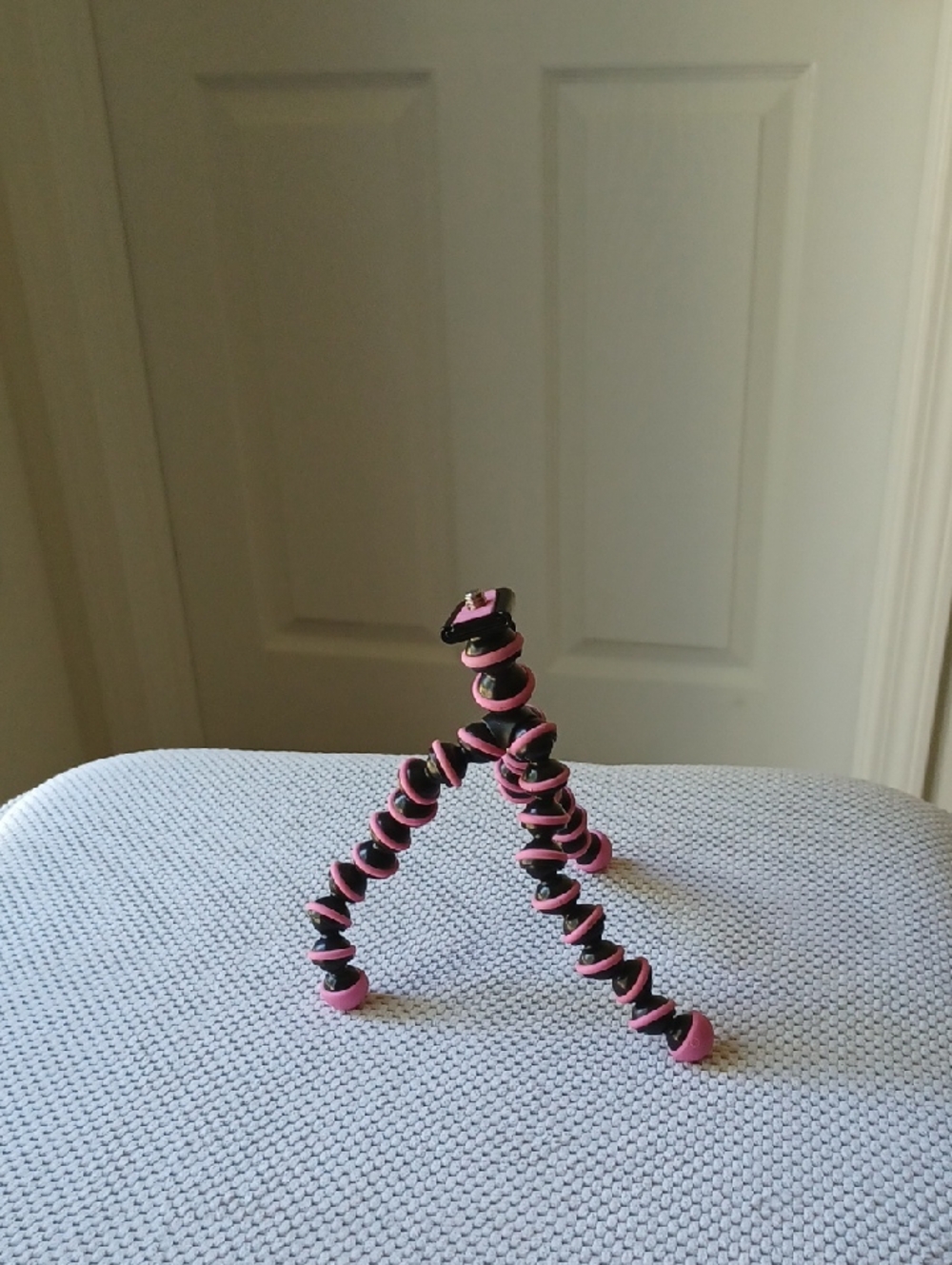 Source Unknown Black and Pink Flexible Octopus Tripod for Smartphones